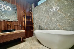 Fashion BnB - Luxury In The Lap of Nature