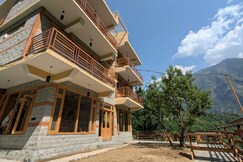 Shivom Guest House