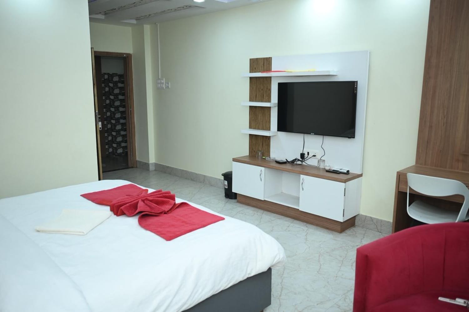Hotel Sherawali - Tap to explore photos