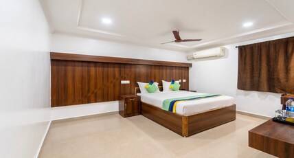 NVR RESIDENCY Room Type - DELUXE ROOM