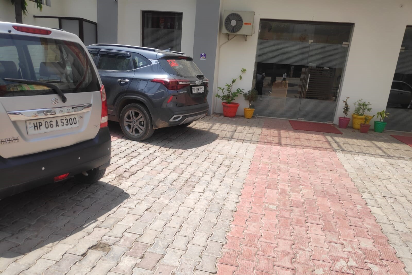 New Hotel Sangam - Tap to explore photos