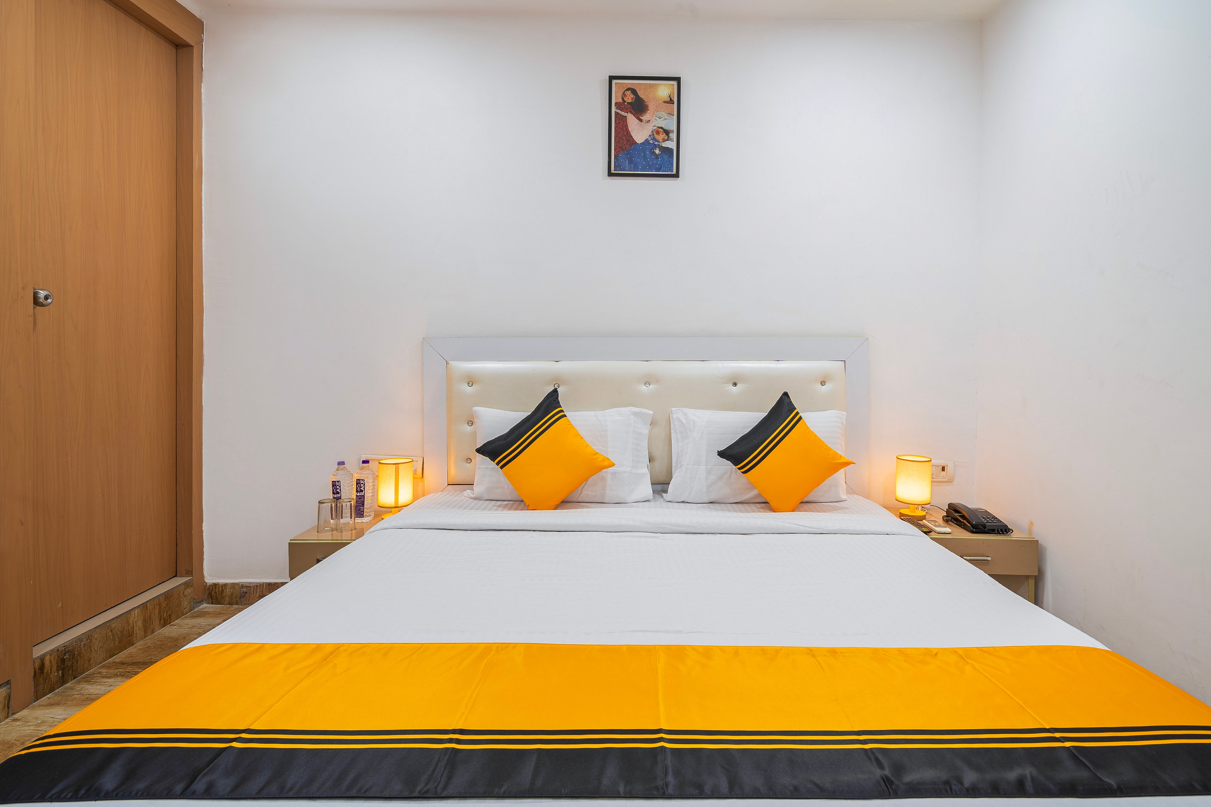 Itsy Hotels Riya Near IGI Airport - Tap to explore photos