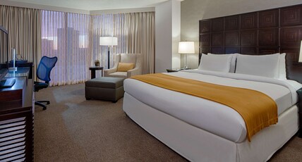 DoubleTree by Hilton Hotel Houston Greenway Plaza Room Type - 1 KG BED CORNER RM NONSMK