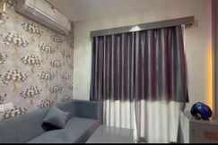 Cozy Private Room Winsten Park Noida West
