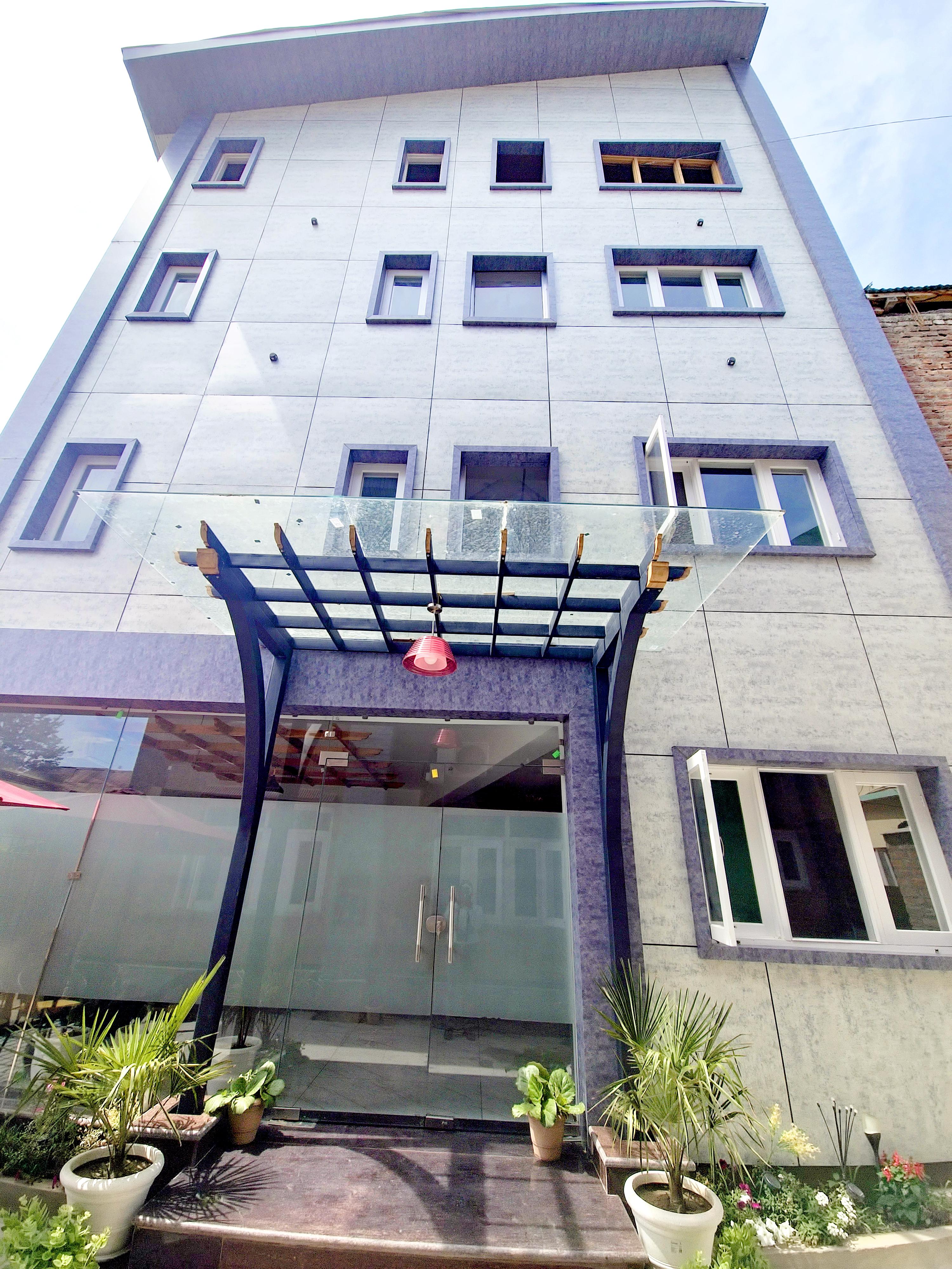 Hotel Snow Bloom - Tap to explore photos