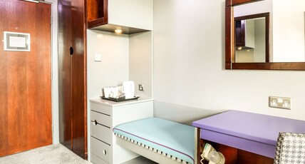 Sheffield Metropolitan Hotel by Belvilla Room Type - Standard King Room
