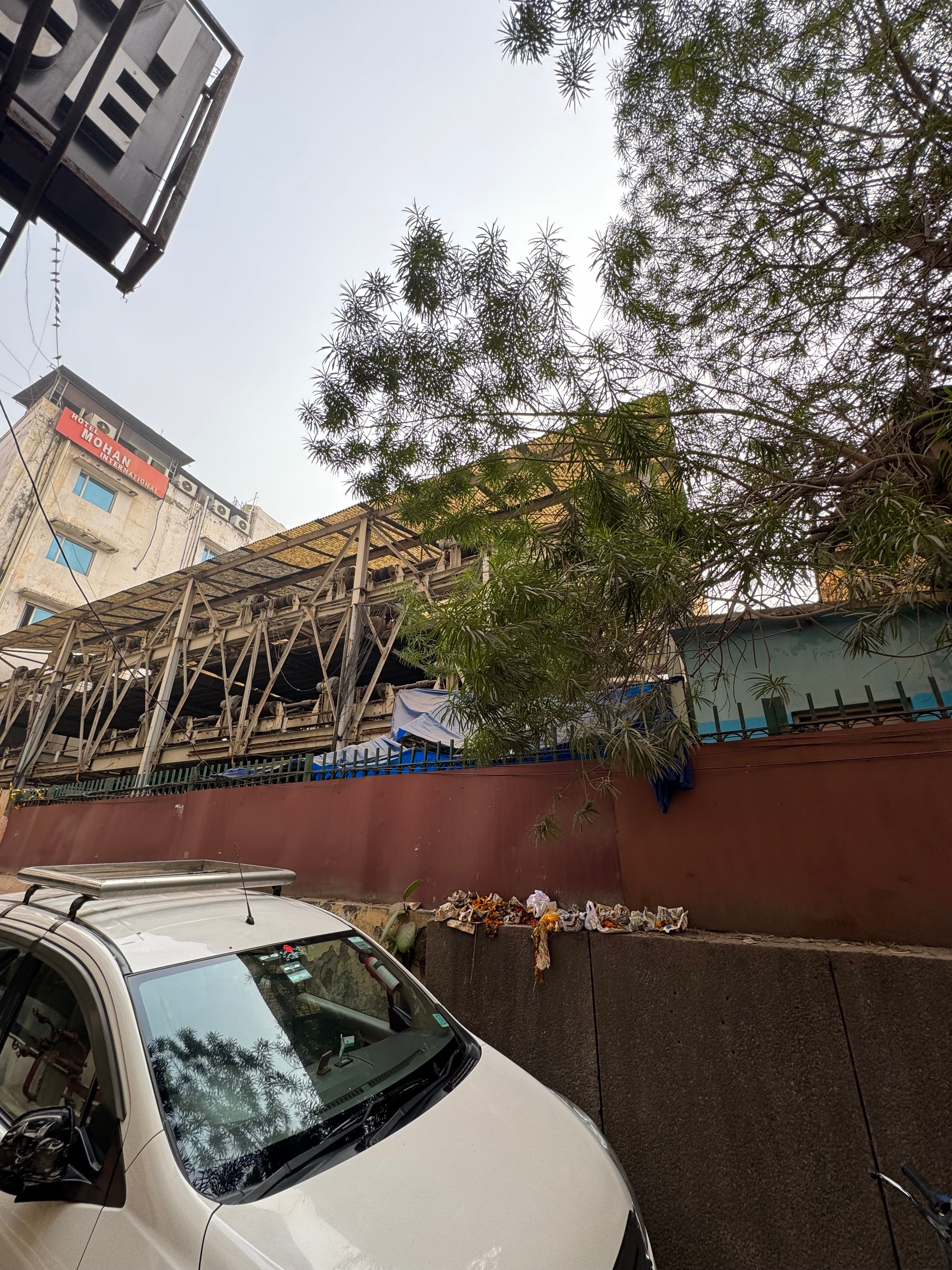 Hotel Geet Deluxe Near Connaught Place and New Delhi Railway Station - Tap to explore photos