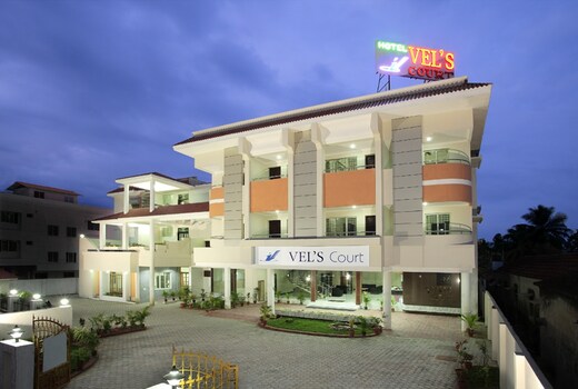 Hotel Vels Court 