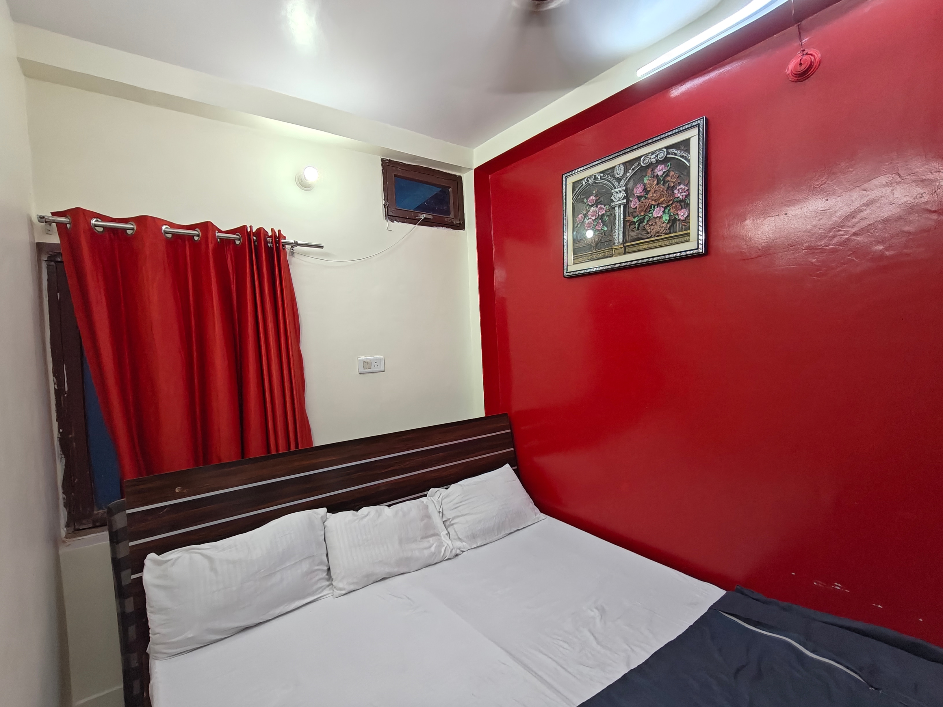 Aadarsh P. Guest House - Tap to explore photos