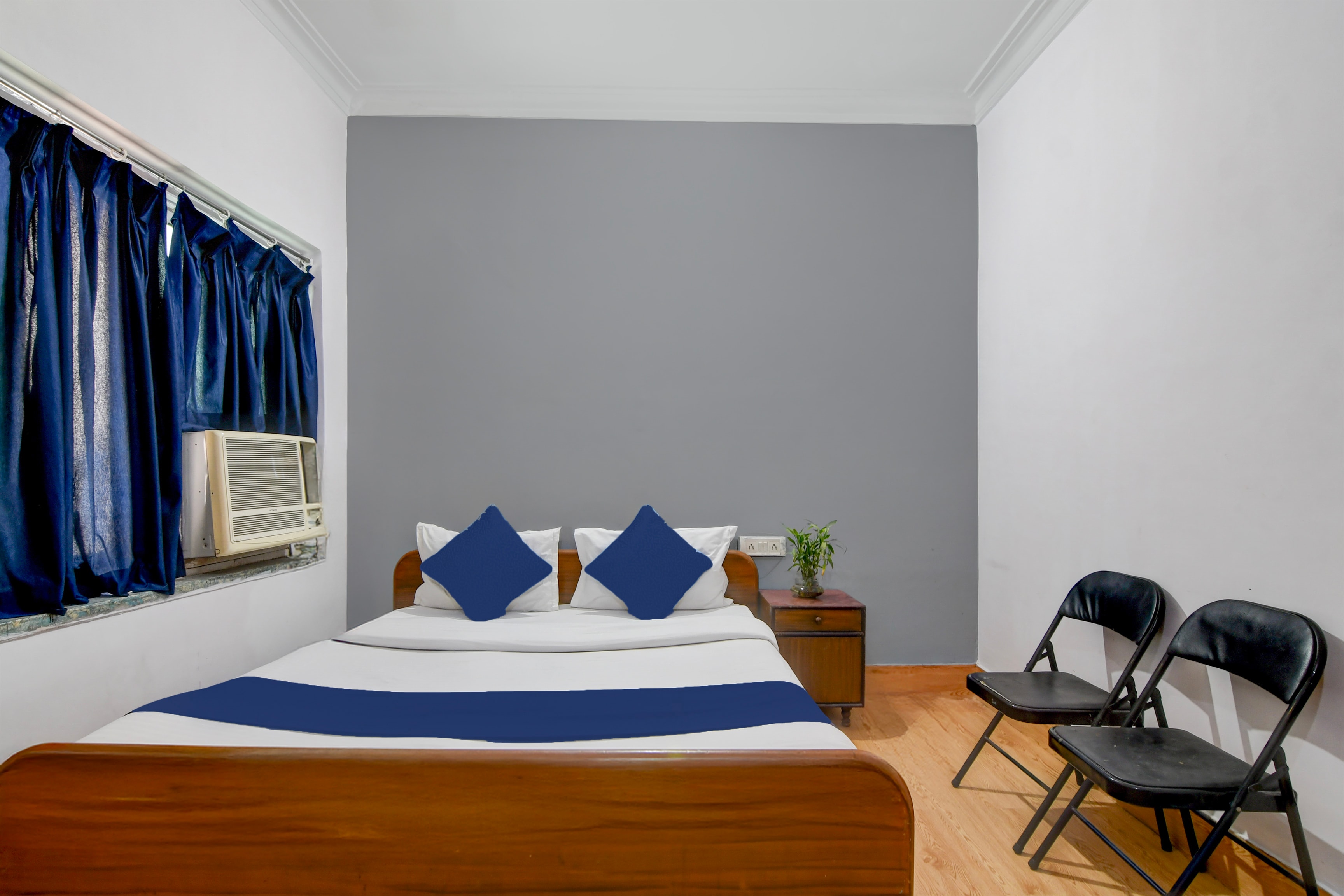 Brill Rooms Opposite City Centre 1 - Tap to explore photos
