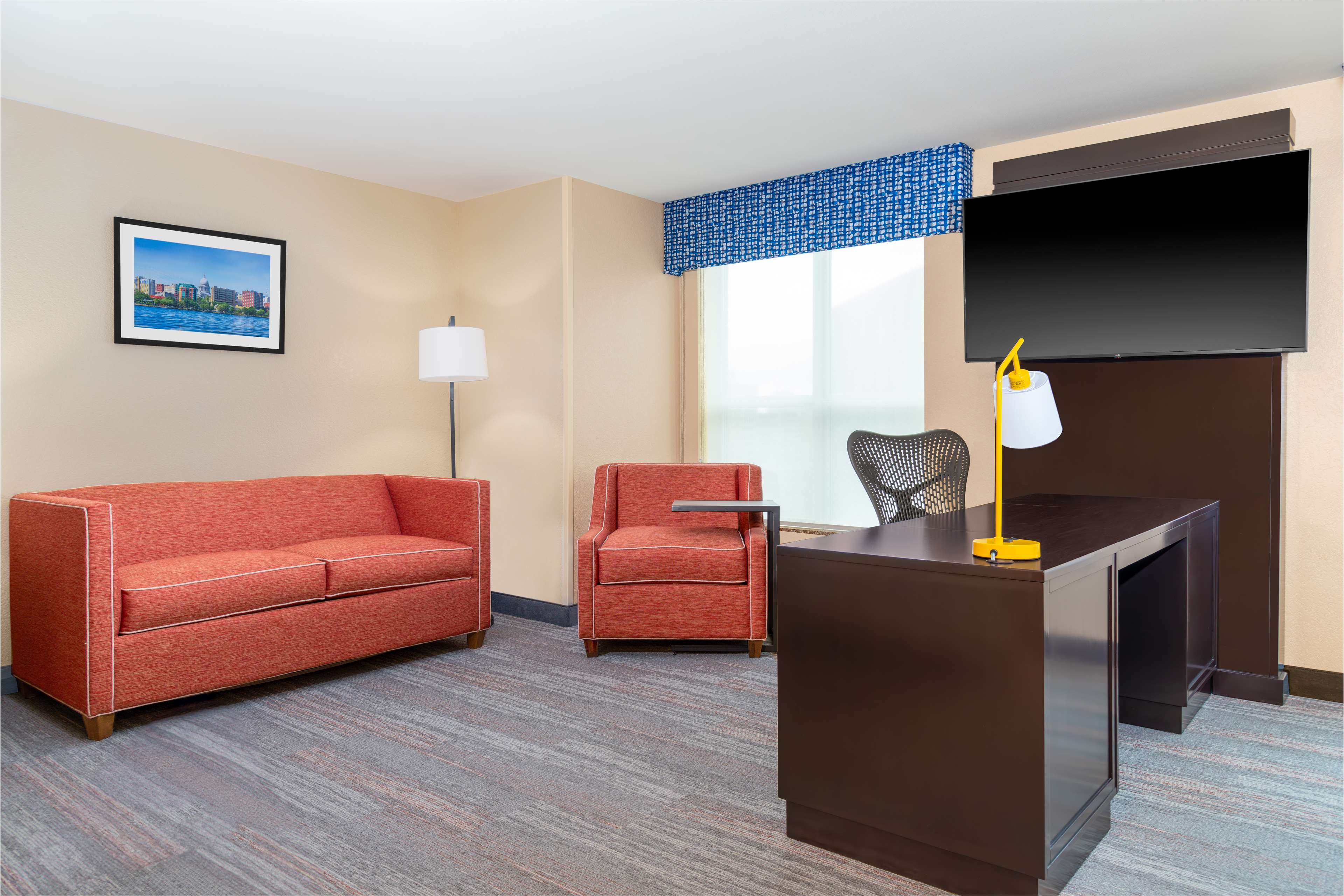 Hampton Inn & Suites by Hilton Madison / Downtown - Tap to explore photos