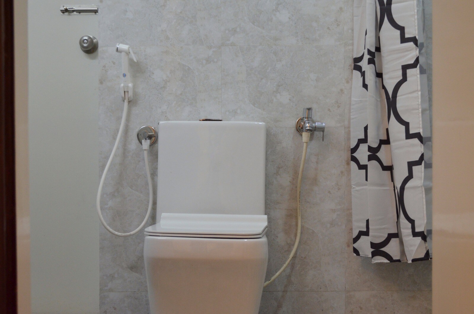 Downtown Delight 2 bhk Central Bangalore - Tap to explore photos