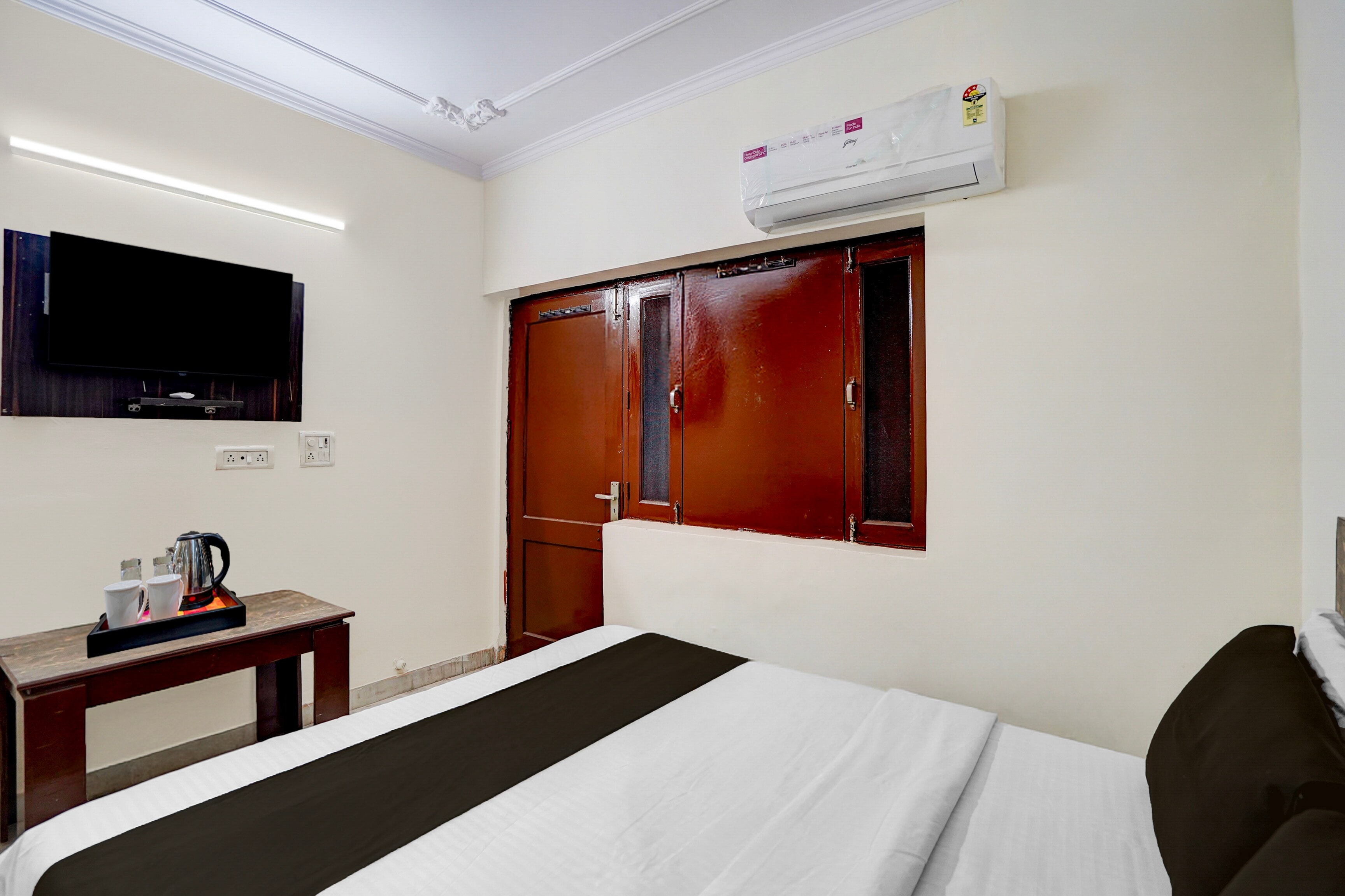 Super Hotel O by OYO ISBT Sector 43 Bus Terminal Formerly One Way - Tap to explore photos