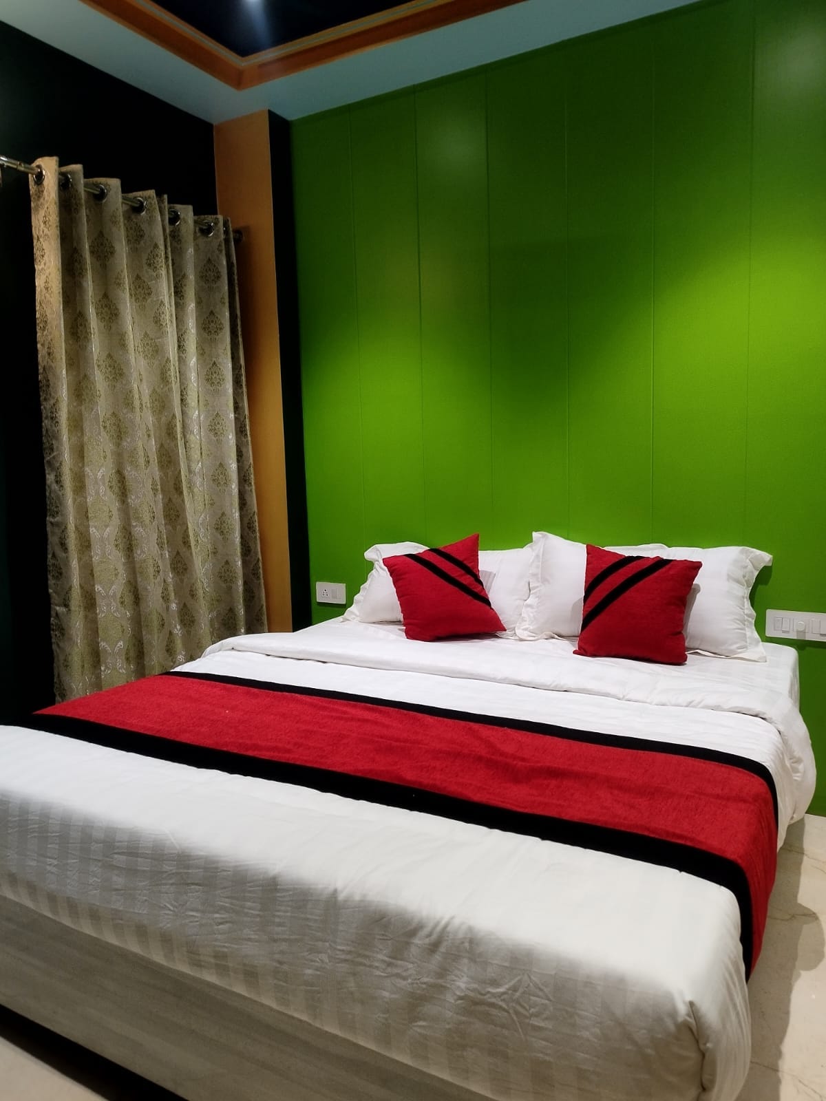 Tunday Kababi Guest House - Tap to explore photos