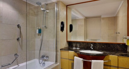 Queen Elizabeth 2 Room Type - Signature Room with 1 King Size Bed