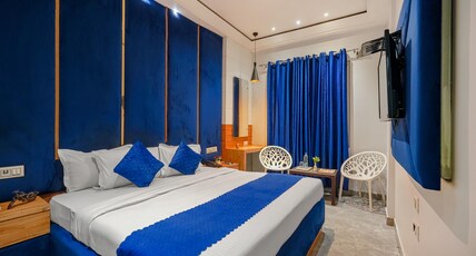 Hotel Kashmir Inn 2 Min walk from Golden Temple Room Type - Deluxe Double Room