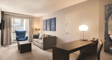 Hilton Chicago/Magnificent Mile Suites Room Type - 1 KING 1BDRM STE ACC TUB