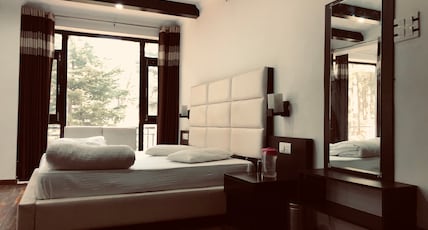 Hotel Holiday Inn Room Type - Family Suite with 2 Beds With Balcony Hotel Holiday Inn Room Type - Family Suite with 2 Beds With Balcony