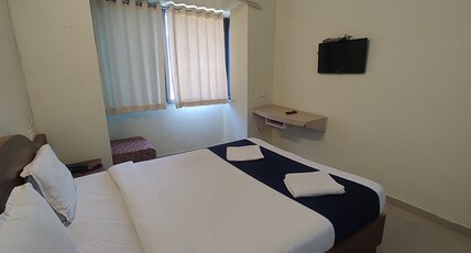 Hotel Blue Valley Room Type - Deluxe AC room