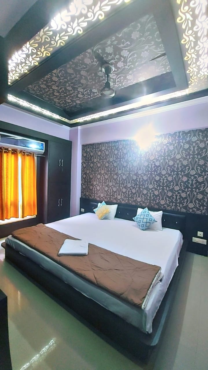 Saket Bliss | Entire 3BHK Near Ghats and Temples - Tap to explore photos