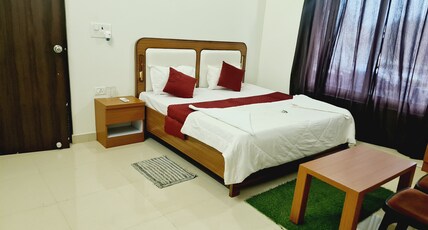 Jayaditya Palace 10 minutes walking from Shri Ram Mandir Room Type - Deluxe Room