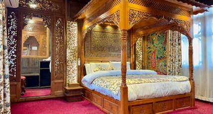 New Jacquline Heritage Houseboats Room Type - The Royal Traditional Suite New Jacquline Heritage Houseboats Room Type - The Royal Traditional Suite
