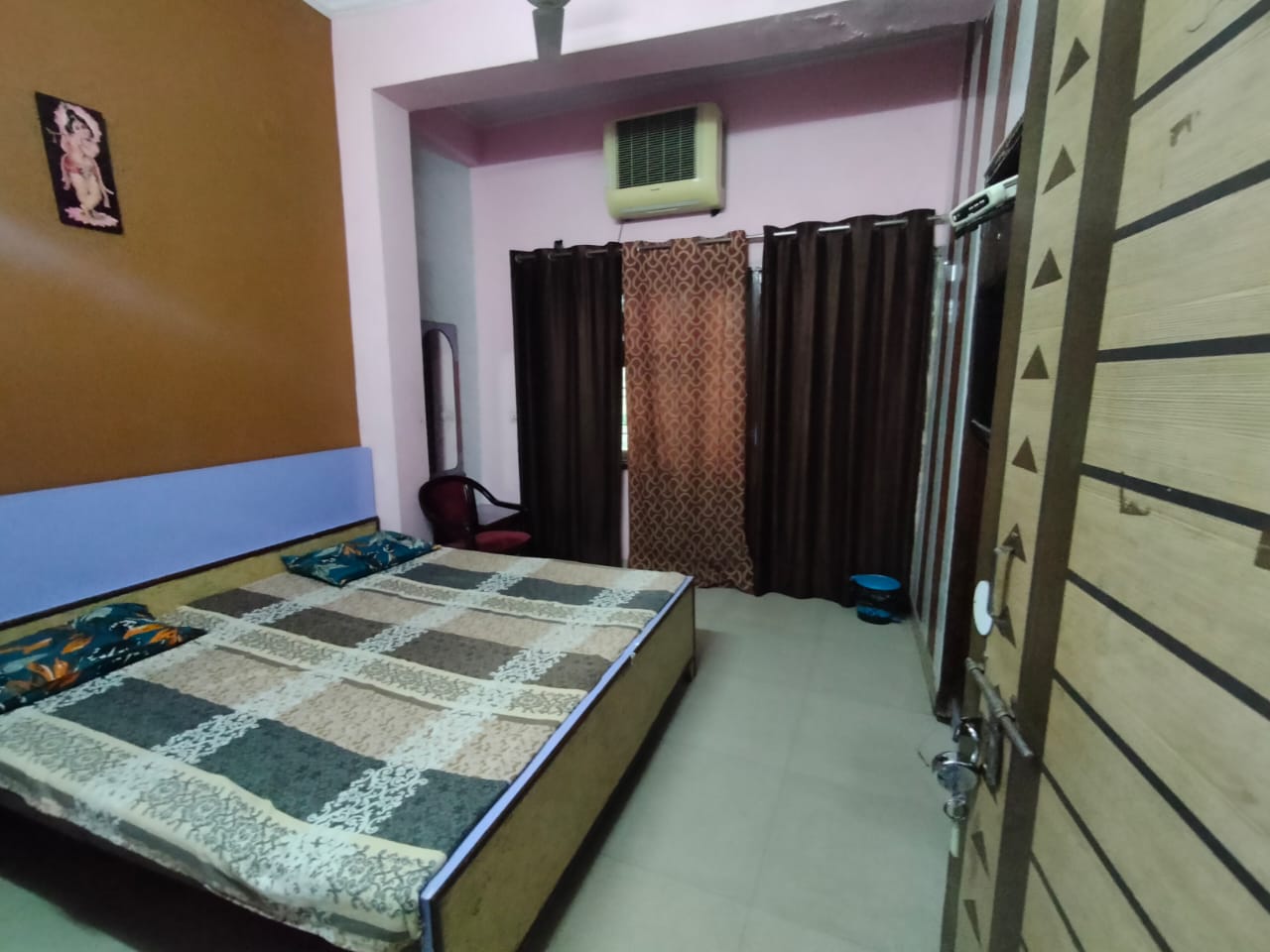 shri Krishnaa Guest house - Tap to explore photos