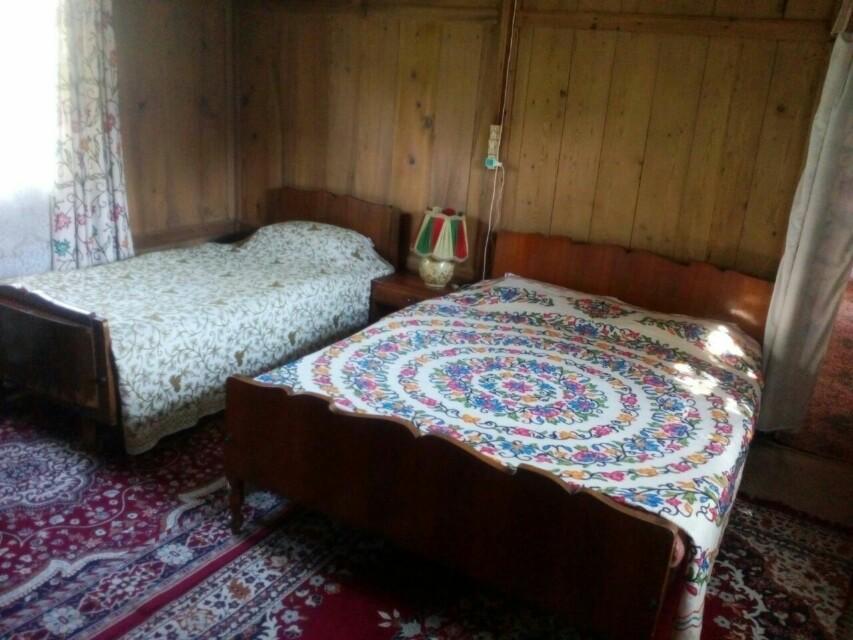 Queen's Palace Houseboat - Whole Property - Tap to explore photos