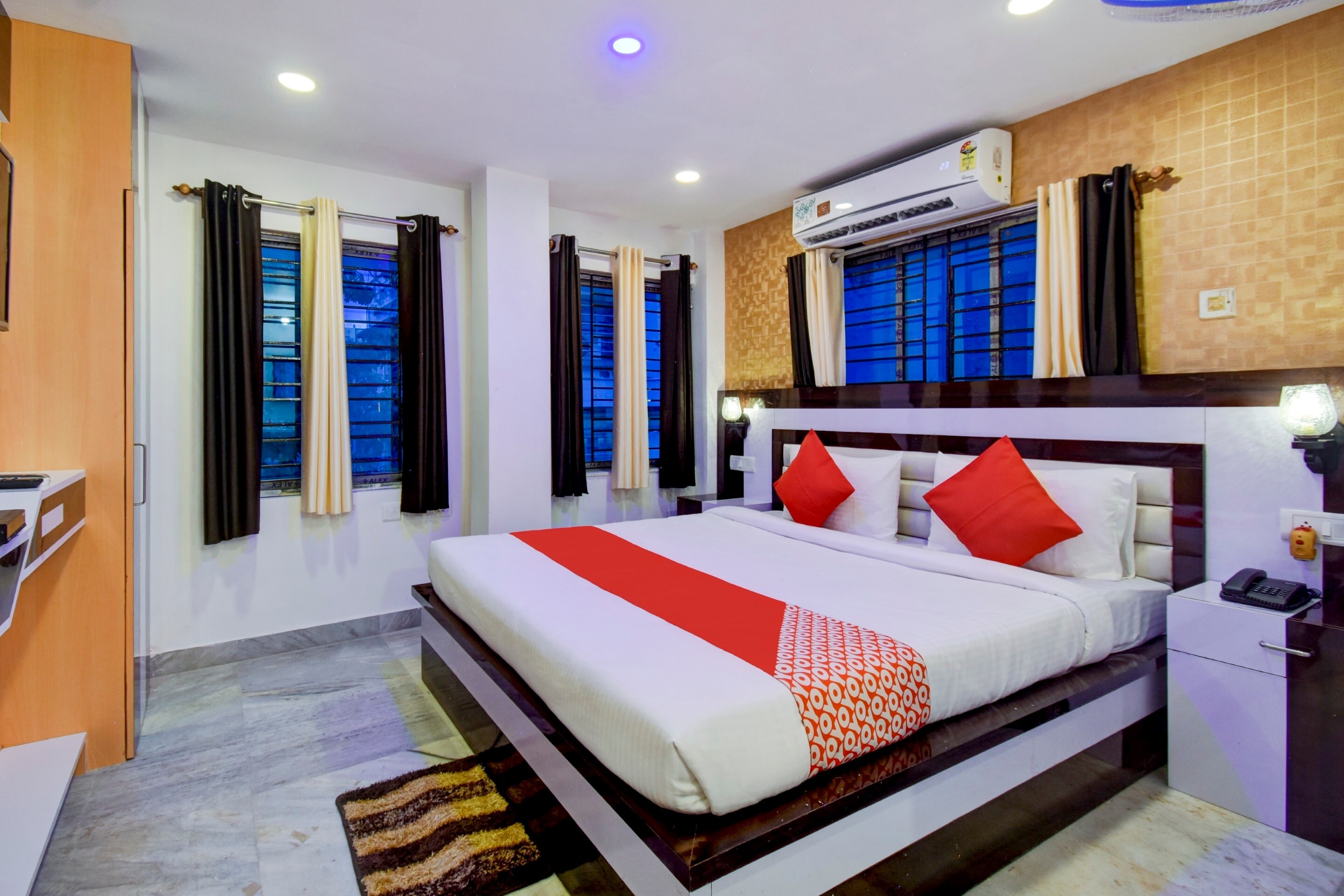 Hotel O Royal Regency Near Acropolis Mall - Tap to explore photos