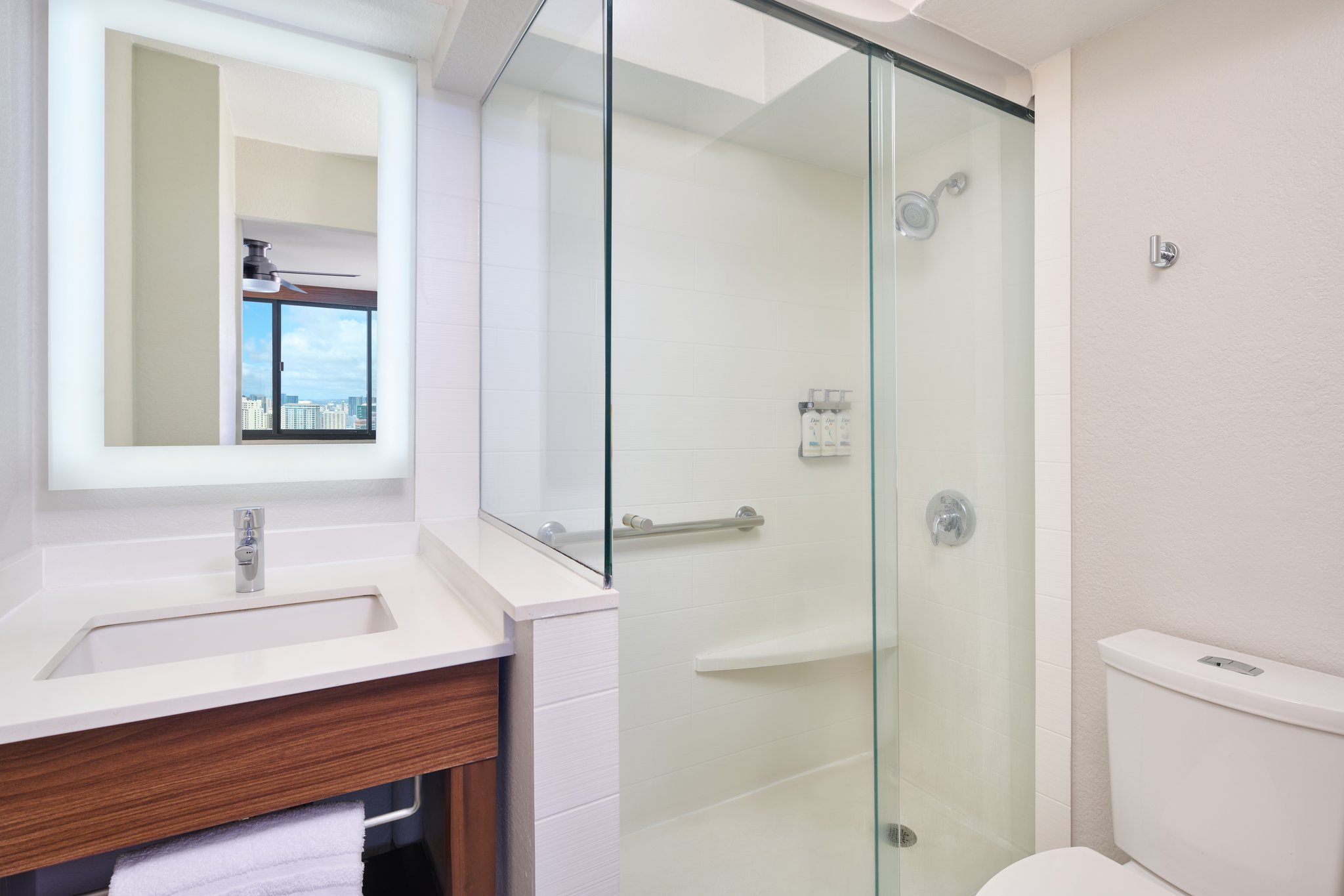 Holiday Inn Express Waikiki - Tap to explore photos
