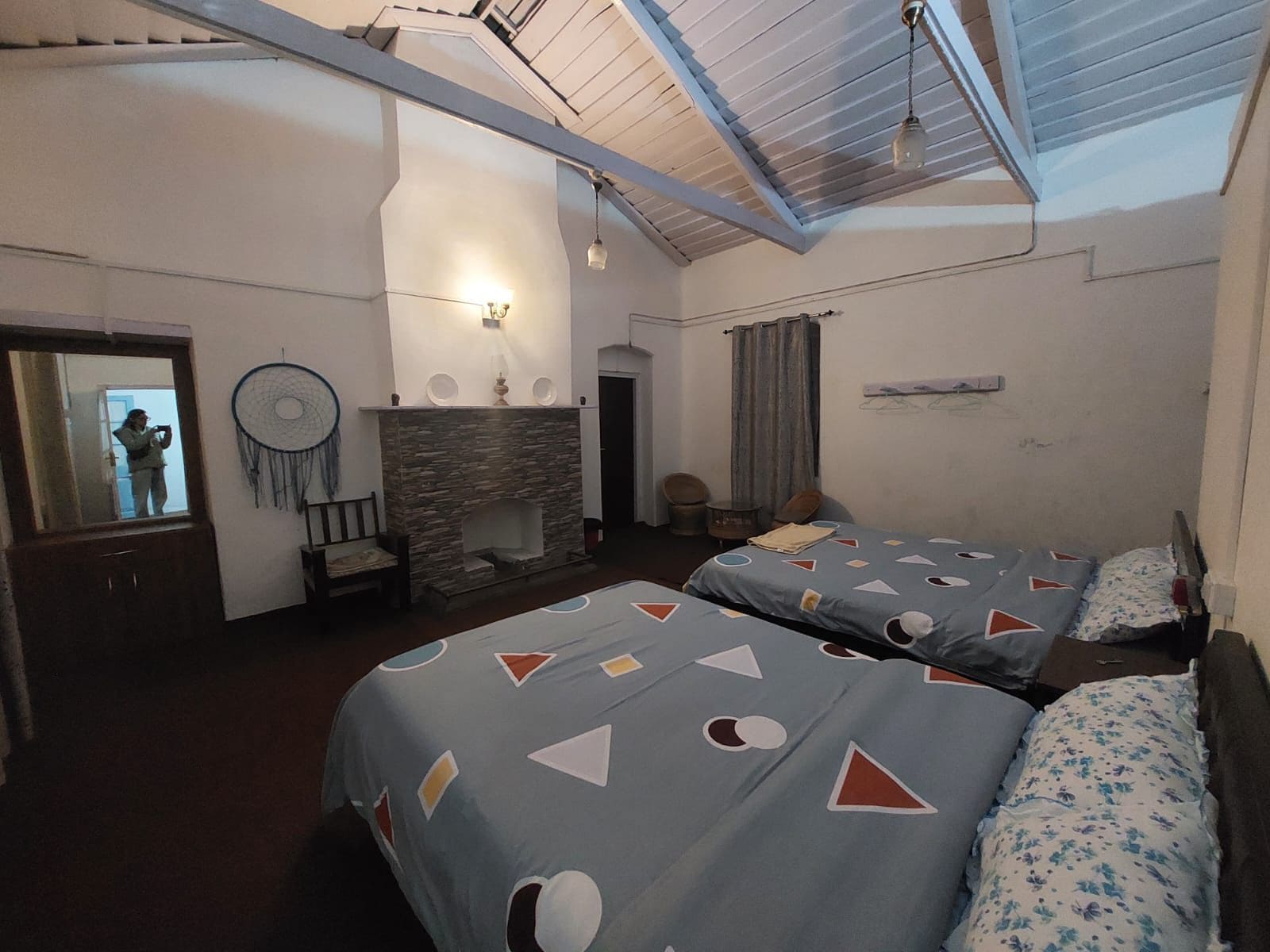 Takdah heritage bungalow no 16 - Tap to explore photos