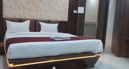 HOTEL URMILA INTERNATIONAL Room Type - Semi-Deluxe Room