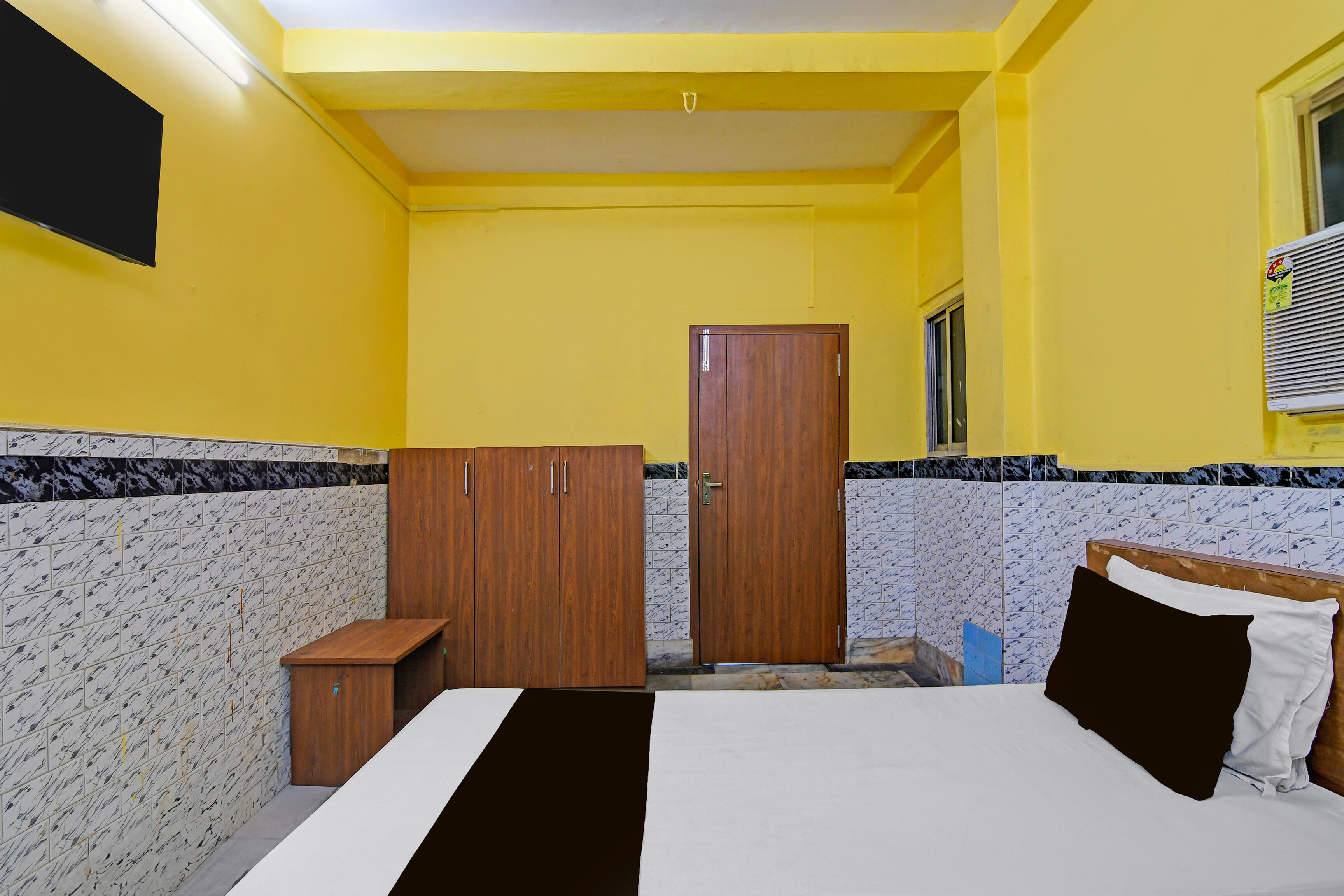 Hotel O Down Town Hotel - Tap to explore photos