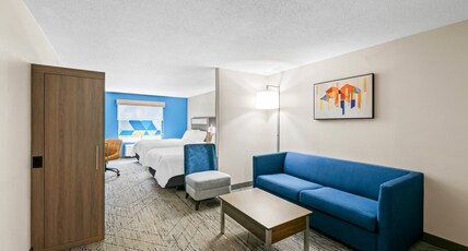 Holiday Inn Express Hotel & Suites Council Bluffs - Conv Ctr Room Type - 2 Queen Suite