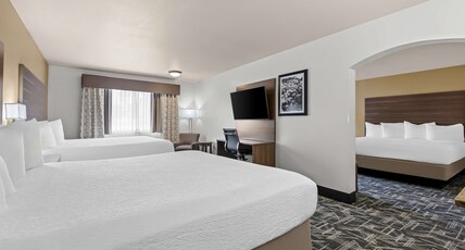 Best Western Plus Caldwell Inn & Suites Room Type - Suite - 4 King Beds, Non-Smoking, Larger Room, Executive Room, 2 Flat Screen Tvs, Wet Bar, Full Brea