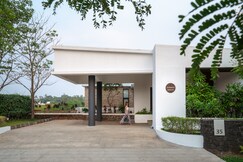 LohonoStays Bamboo Breeze