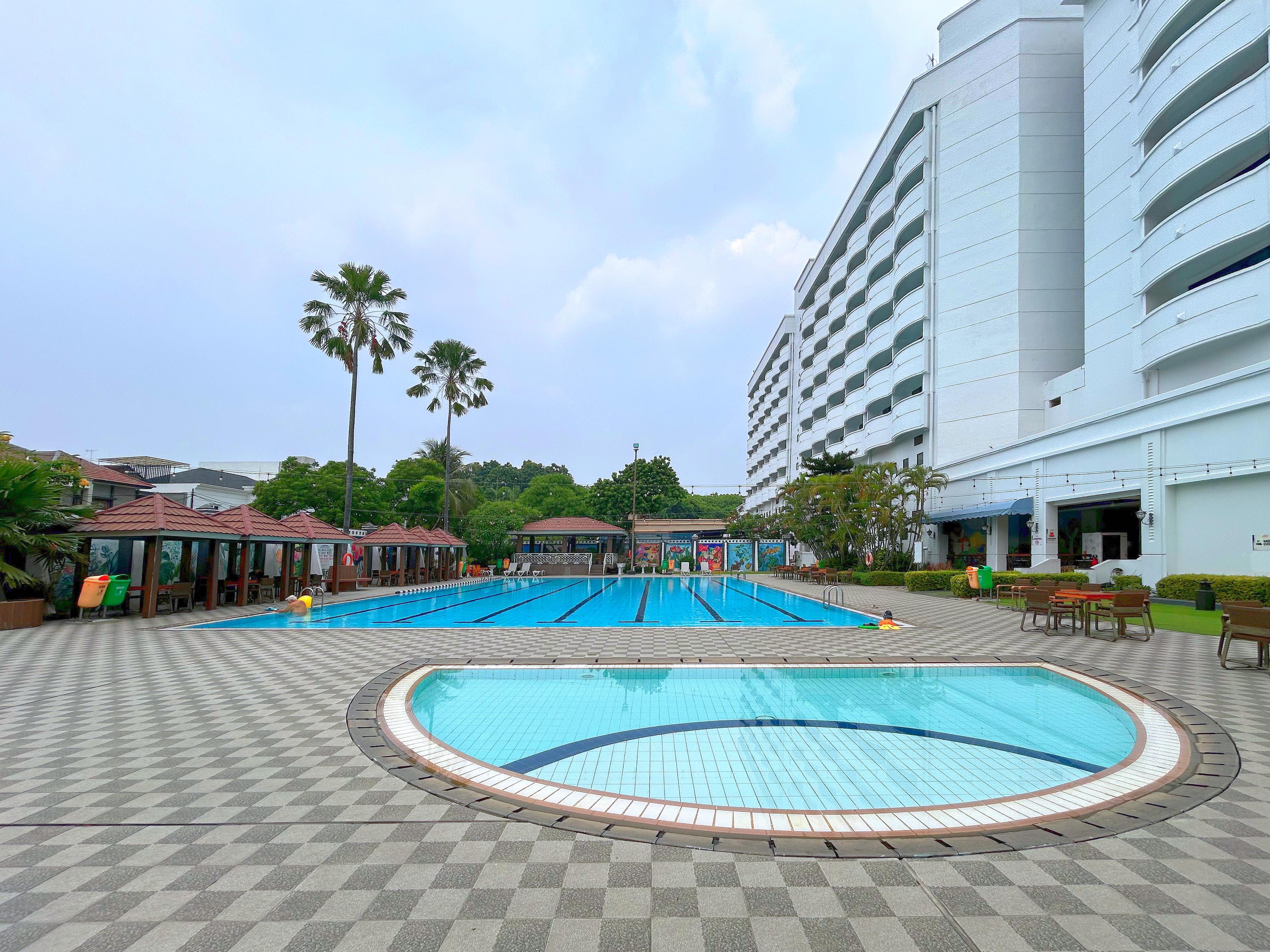 Sunlake Waterfront Resort and Convention - Tap to explore photos