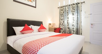 Capital O 873 Kamani Homestay Syariah Room Type - Indonesia Deluxe Double