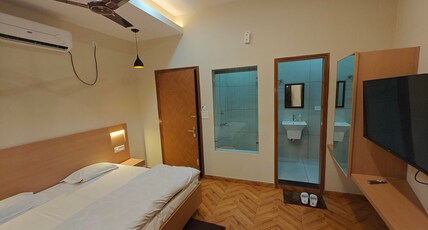 Desert Crown Hotel & Restaurant Room Type - Breeze Room