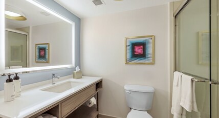 Crowne Plaza FT. MYERS GULF COAST Room Type - 1 King Premium Crowne Plaza FT. MYERS GULF COAST Room Type - 1 King Premium