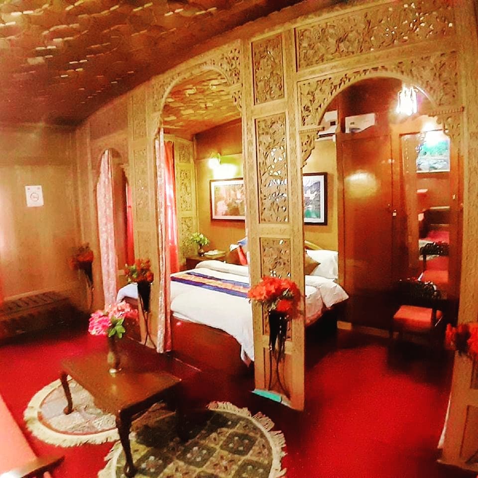 Houseboat Prince Of Bombay - Tap to explore photos