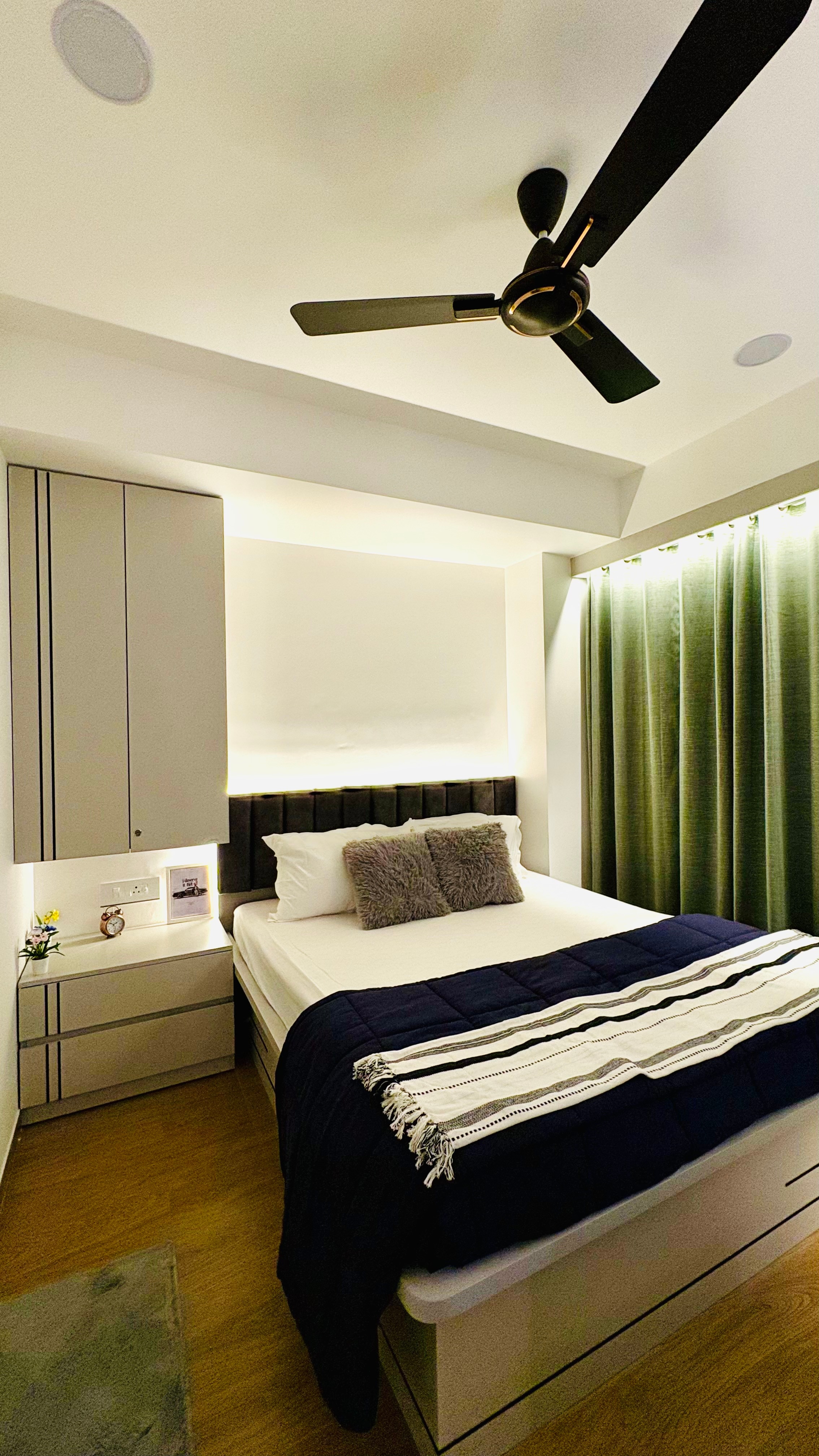 Middle 409 Flat in Pune 5 min from Airport - Tap to explore photos