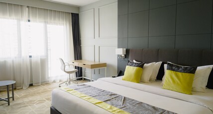 Manhattan Business Hotel Room Type - Deluxe Room With Balcony - Ocean View Manhattan Business Hotel Room Type - Deluxe Room With Balcony - Ocean View