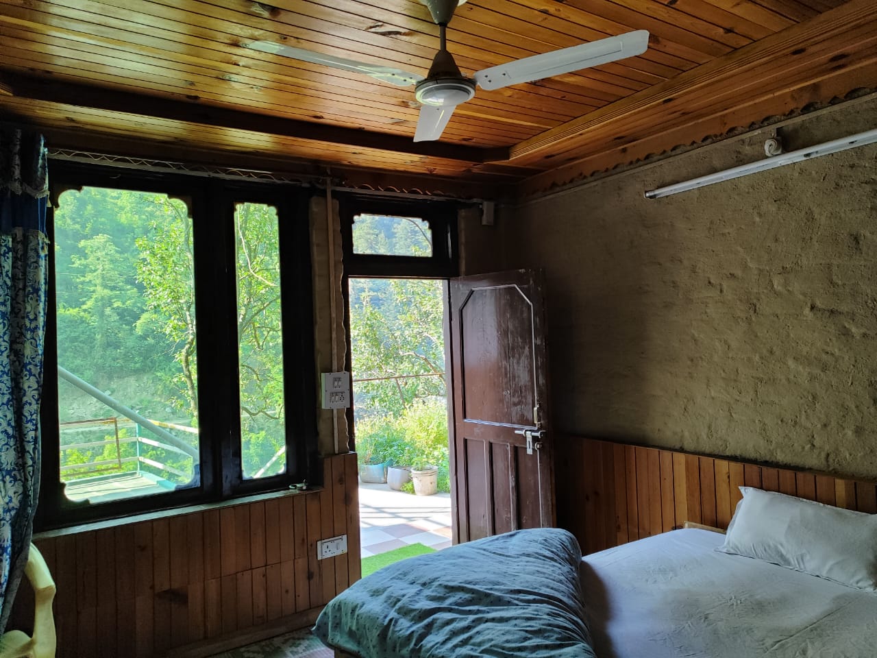 Pooja RiverView Homestay - Tap to explore photos