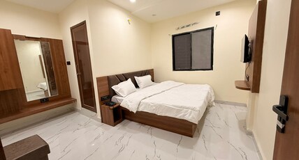 HOTEL GIRIRAJ PALACE Room Type - Deluxe room