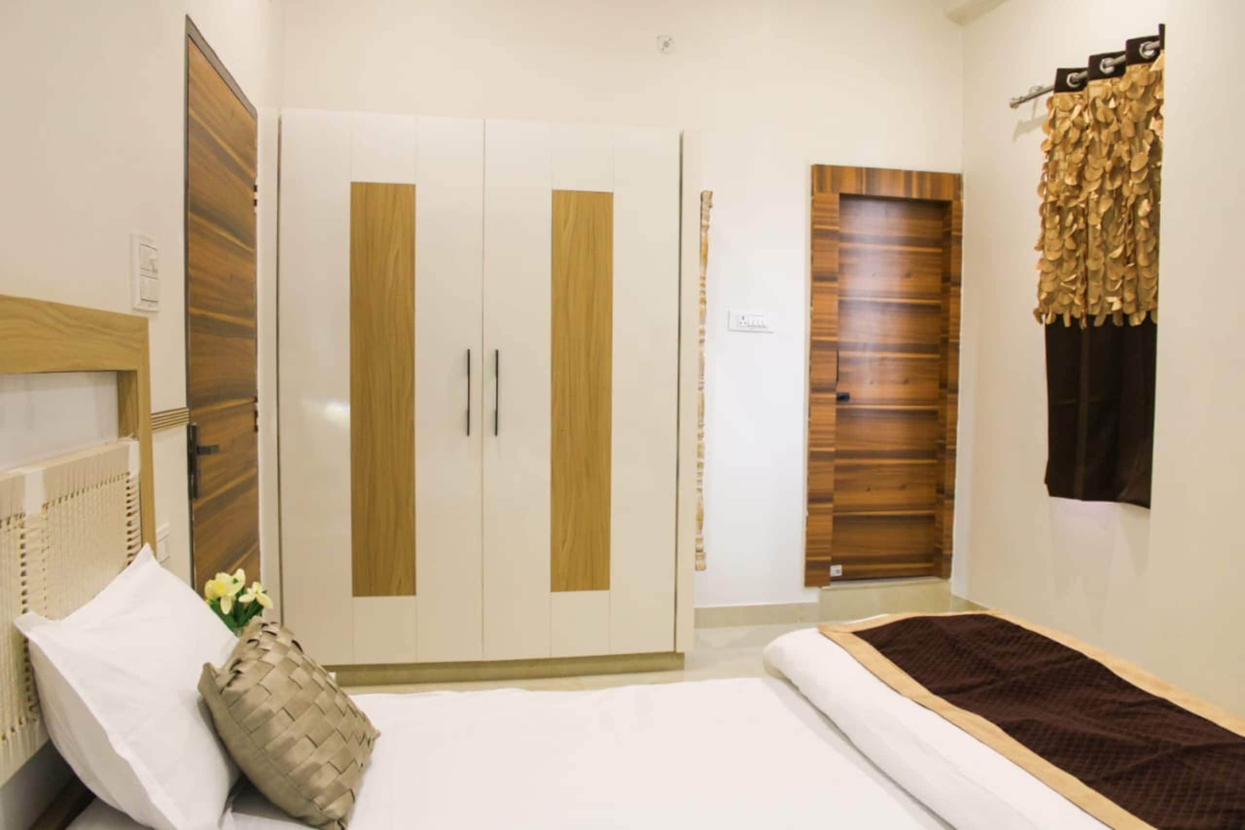 Shree Kailasham | 3 BHK Apartment - Tap to explore photos