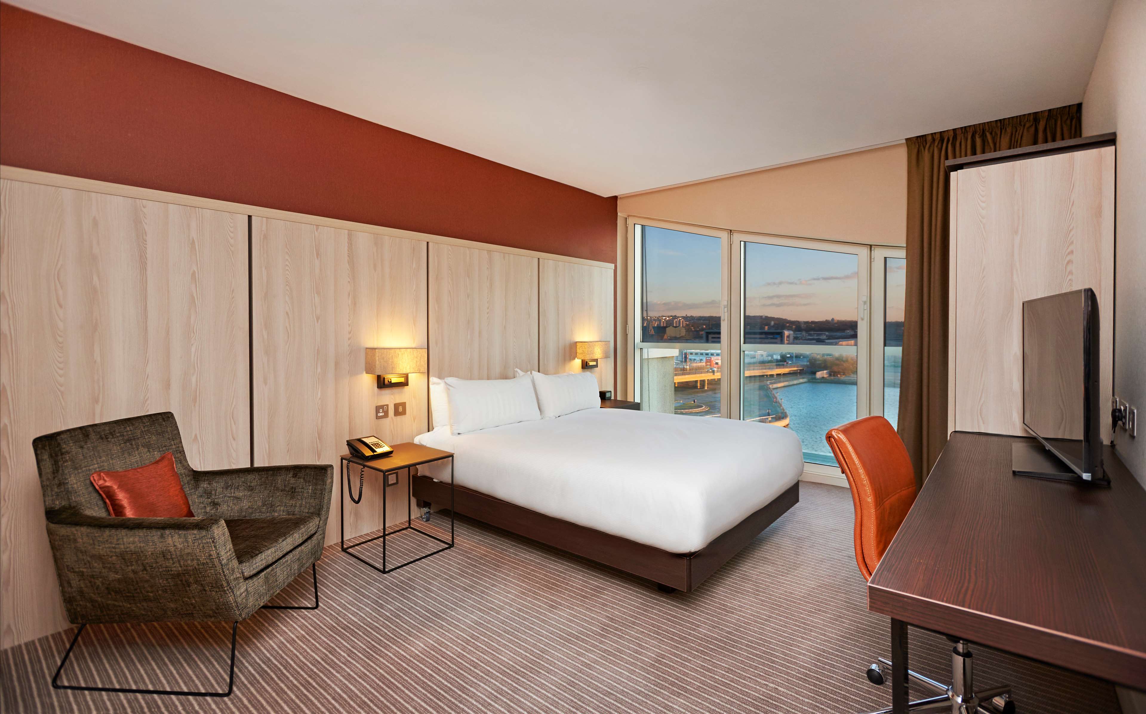 DoubleTree by Hilton Hotel London ExCel - Tap to explore photos