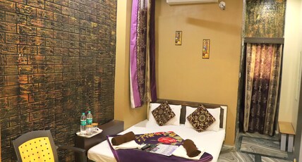 Hotel Gujarat Heritage (Near Mahakal Mandir) Room Type - Double Bed A/C Room