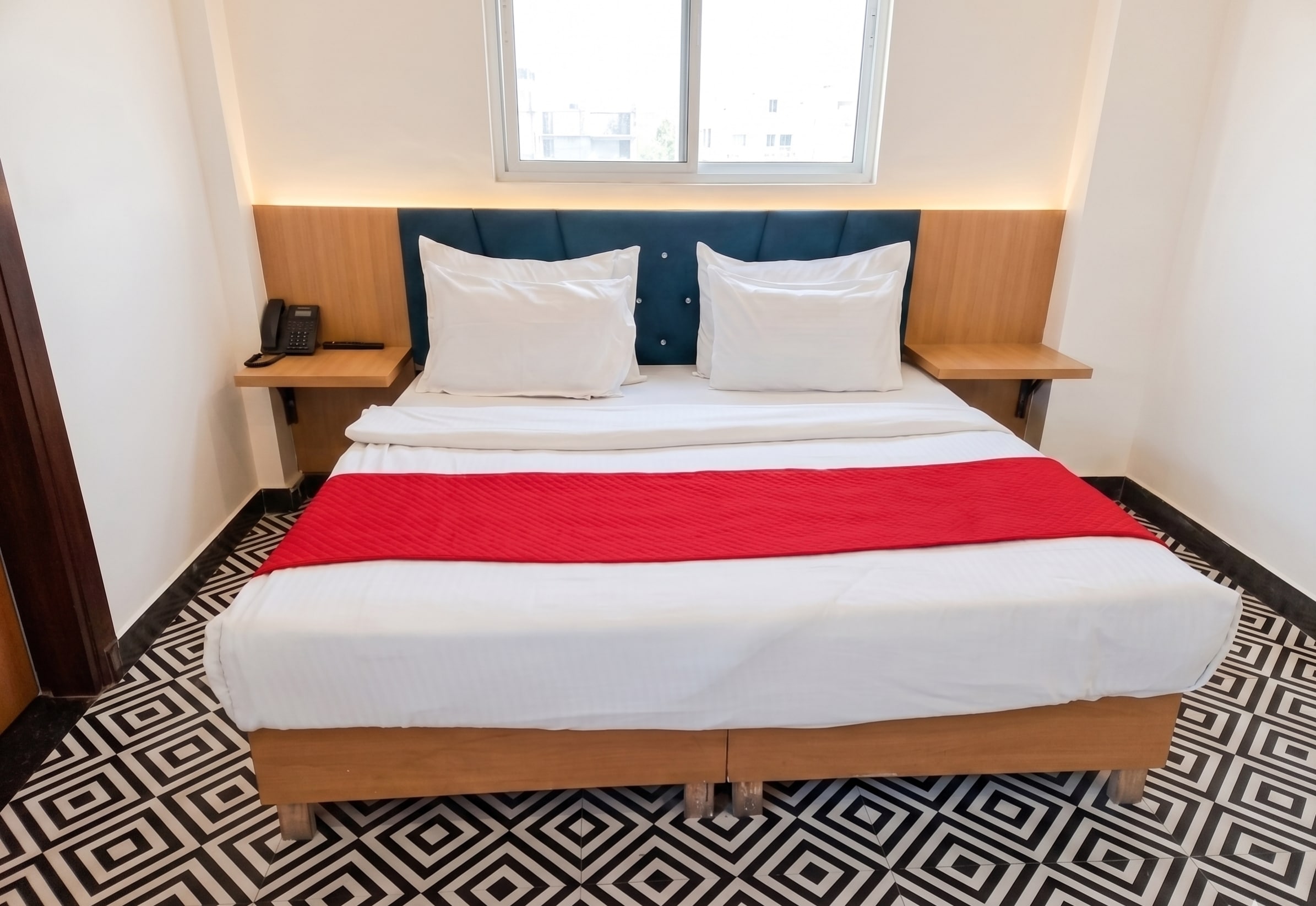 OnlyStay Snap Hotel - Tap to explore photos
