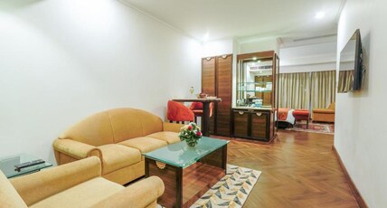 Best Western Merrion Hotel Room Type - Suite-1 King Bed, Non-Smoking,Living Area & Free Fruit basket. 